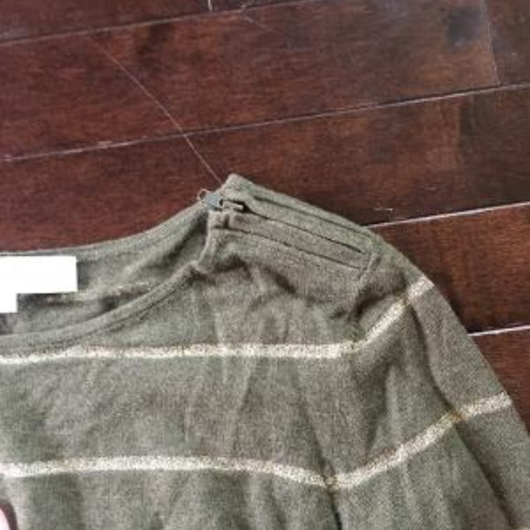 Womens Shirt - Picture 3 of 3